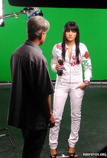 Maite Perroni feet photo thumbnail