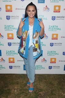 Ewa Farna feet photo thumbnail