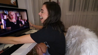 Colleen Ballinger feet photo thumbnail