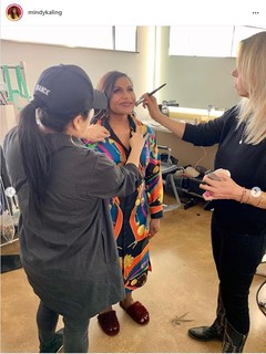 Mindy Kaling feet photo thumbnail