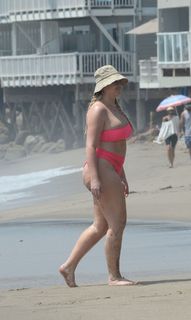 Iskra Lawrence feet photo thumbnail