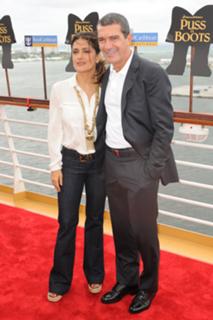 Salma Hayek feet photo thumbnail
