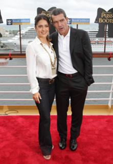 Salma Hayek feet photo thumbnail