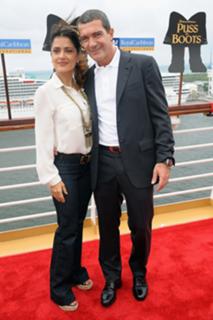Salma Hayek feet photo thumbnail