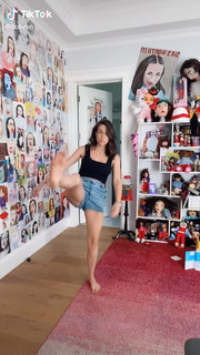Colleen Ballinger feet photo thumbnail