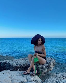 Xenia Tchoumitcheva feet photo thumbnail
