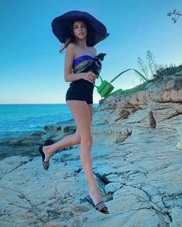 Xenia Tchoumitcheva feet photo thumbnail