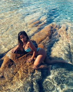 Anitta feet photo thumbnail