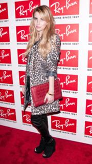 Emma Roberts feet photo thumbnail