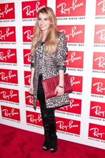 Emma Roberts feet photo thumbnail