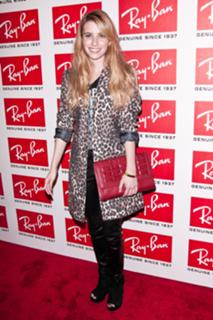 Emma Roberts feet photo thumbnail