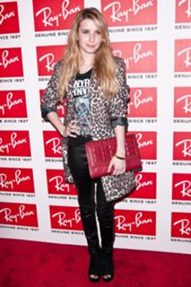 Emma Roberts feet photo thumbnail