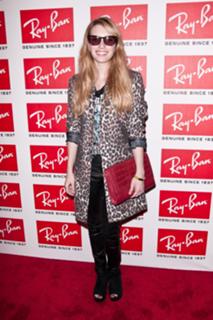 Emma Roberts feet photo thumbnail