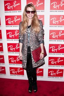 Emma Roberts feet photo thumbnail