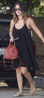 Rachel Bilson feet photo thumbnail