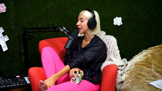 Gabbie Hanna feet photo thumbnail