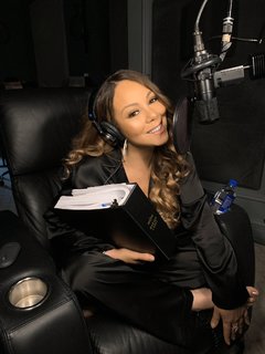 Mariah Carey feet photo thumbnail