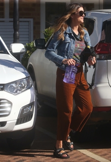 Kate Walsh feet photo thumbnail