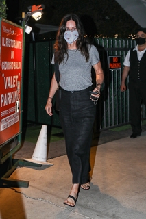 Courteney Cox feet photo thumbnail