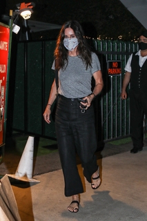 Courteney Cox feet photo thumbnail