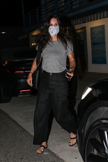 Courteney Cox feet photo thumbnail