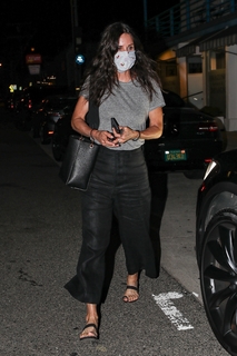 Courteney Cox feet photo thumbnail