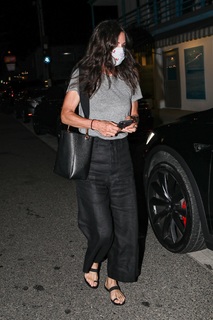 Courteney Cox feet photo thumbnail