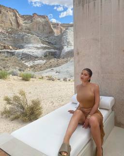 Kylie Jenner feet photo thumbnail