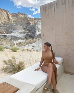 Kylie Jenner feet photo thumbnail