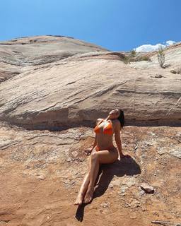 Kylie Jenner feet photo thumbnail