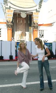 Sarah Michelle Gellar feet photo thumbnail