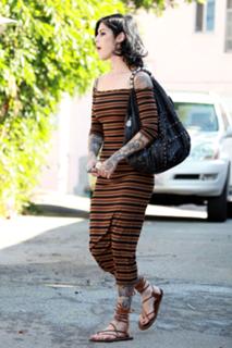 Katherine von Drachenberg feet photo thumbnail