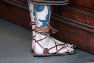Katherine von Drachenberg feet photo thumbnail