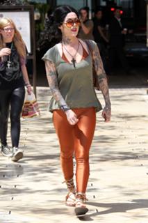 Katherine von Drachenberg feet photo thumbnail