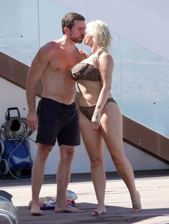 Kerry Katona feet photo thumbnail