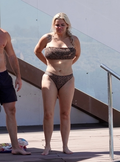 Kerry Katona feet photo thumbnail