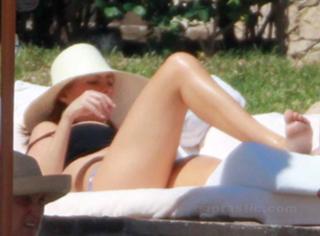 Sofía Vergara feet photo thumbnail