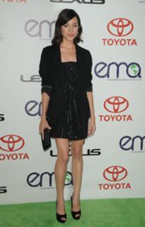 Aubrey Plaza feet photo thumbnail