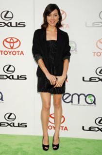 Aubrey Plaza feet photo thumbnail