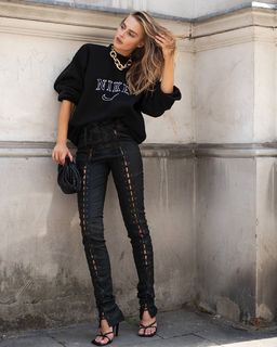 Karolina Pisarek feet photo thumbnail