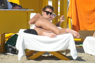 Cristina Buccino feet photo thumbnail