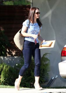 Kristin Davis feet photo thumbnail