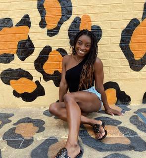 Simone Biles feet photo thumbnail