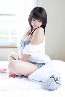 Ai Shinozaki feet photo thumbnail