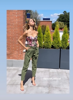 Elena Santarelli feet photo thumbnail