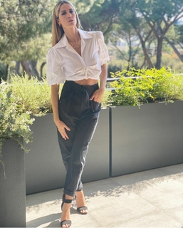 Elena Santarelli feet photo thumbnail