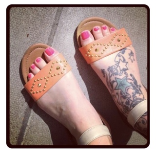 Fearne Cotton feet photo thumbnail