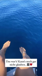 Lola Weippert feet photo thumbnail