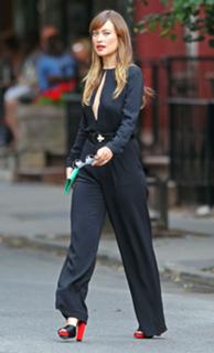 Olivia Wilde feet photo thumbnail
