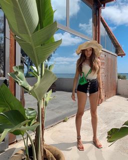 Xenia Tchoumitcheva feet photo thumbnail